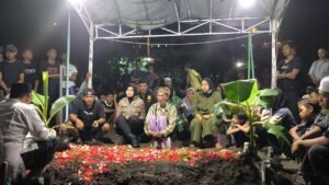 Kapolsek Sedati Ikuti Pemakaman Santri Al Khoziny Asal Desa Pulungan