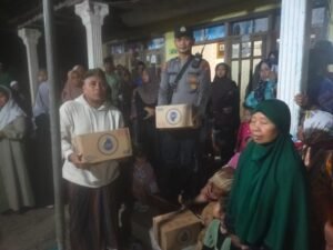 Jenazah Korban Robohnya Bangunan Ponpes Al Khozini Tiba di Wonorejo, Polisi dan Warga Gelar Takziah