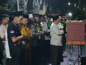 Kapolsek Buduran Hadir di Pemakaman Santri Al Khoziny Asal Desa Damarsi