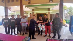 Dispora Sidoarjo Serahkan Bantuan Alat Olahraga, Satgas TMMD 126 dan Warga Dukung Semangat Warga Desa Kedondong