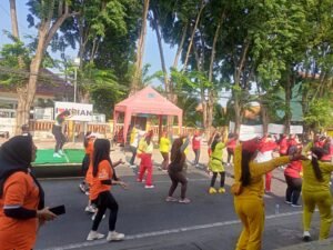 FORKOPIMKA KRIAN GAGAS CAR FREE DAY,GELAR SENAM BERSAMA DAN GIAT UMKM UNTUK WARGA