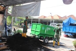 Satgas TMMD 126 Bantu Perbaiki Rumah Tak Layak di Desa Kedondong”