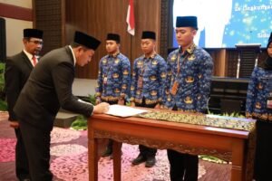 324 PPPK Sidoarjo Terima SK, Bupati Subandi Minta Tingkatkan Profesionalisme