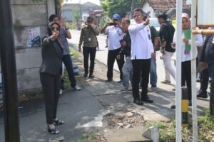 Urai Kemacetan Pemerintah Sidoarjo Perlebar Jalan di Pelintasan Kereta Api Desa Gelam