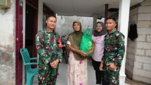 MENJELANG PENUTUPAN, SATGAS TMMD KE-126 BERIKAN BAKSOS KEPADA WARGA DESA KEDONDONG