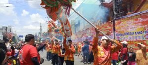 Polsek Krian Kawal Meriahnya Kirab Budaya Kong Tek Cun Ong.
