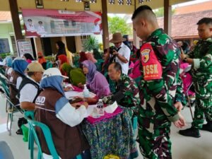 Tingkatkan Kesiapsiagaan, Satgas TMMD ke-126 Sidoarjo dan RSUD Karsa Husada Batu Ajarkan Pertolongan Pertama di SDN Kedondong 1