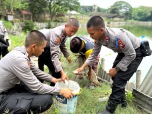 Live In’ : Siswa Diktukba SPN Polda Jatim Edukasi Budidaya Bandeng dan Jamur di Gresik