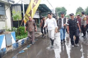 Bupati Subandi Sidak Wisma Tropodo, Temukan Pompa Usang dan Saluran Tertutup