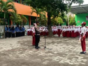 Satbinmas Polres Pasuruan Tanamkan Nilai Kebangsaan dan Karakter Positif di Hati Pelajar SD Dan SMP”