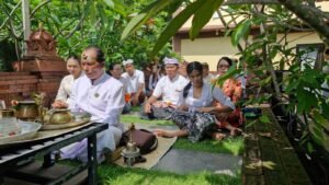 Pura Kertha Bumi Bhayangkara Polresta Sidoarjo Gelar Ibadah Hari Raya Galungan  