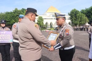 Kapolres Pasuruan Berikan Penghargaan dan Hadiah Umrah kepada Anggota Berprestasi