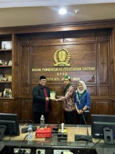 Perkuat Partisipasi Publik, HMI Sosbud Unesa Bahas Penyusunan Perda bersama Bapemperda DPRD Jatim