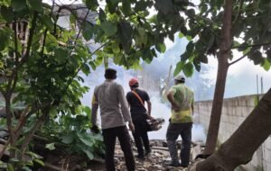Fogging Digelar di Dusun Sumbersari, Kapolsek Lumbang: “Upaya Penanggulangan Wabah Chikungunya Harus Cepat dan Terarah”