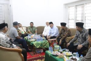 Bupati Subandi Serahkan Donasi dari Para ASN ke Pesantren Al-Khoziny