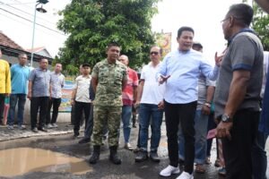 Bupati Subandi Sidak Jalan Rusak di Bluru Kidul, Pastikan Betonisasi 1,6 Km Usai Lebaran 2026