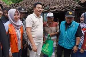 Bupati Sidoarjo Pastikan Bantuan Renovasi untuk Tiga Rumah Segera