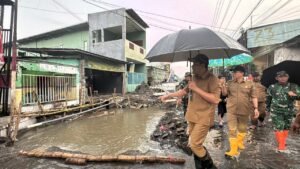 Bupati Subandi Sidak Banjir & Berikan Solusi di Perbatasan Desa Tambak Sawah – Tambak Rejo