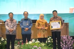 Sidoarjo Terima Piagam Penghargaan TP2DD dengan Realisasi Kartu Kredit Indonesia Tertinggi 2025