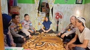 Polisi Takziyah ke Rumah Duka Pelajar Korban Laka Lantas