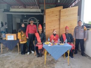 Bhabinkamtibmas Polsek Krian hadiri Amankan Pemilihan Ketua RT di Dusun Patuk, Sidomulyo Krian