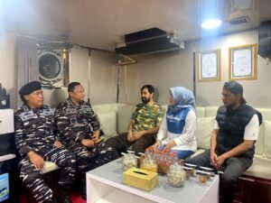 Percepat Distribusi Bantuan, KRI Teluk Gilimanuk-531 Tiba di Aceh Laksanakan Debarkasi Untuk Korban Bencana Alam