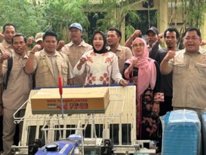 Wabup Sidoarjo Serahkan Bantuan Alsintan untuk Tingkatkan Produktivitas Petani