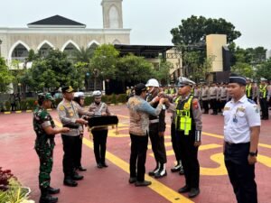 Bupati Sidoarjo Pimpin Apel Gelar Pasukan Operasi Lilin Semeru 2025