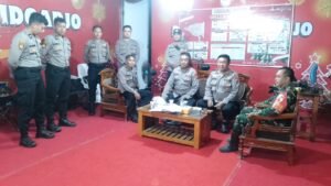 Kapolsek Gedangan Kunjungi Pos PAM TL Medaeng Waru, Pastikan Kesiapan Ops Lilin Semeru 2025