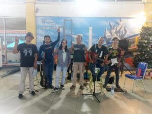 SAMBA FUN MUSIC Bungurasih Hibur Penumpang Sambut Natal 2025 dan Tahun Baru 2026