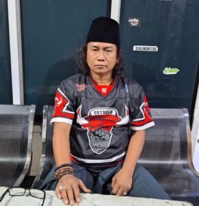 Klarifikasi Ketua Madas DPC Sidoarjo Terkait Video Viral Dugaan Pembongkaran dan Pengusiran Nenek di Sambi kerep Surabaya.