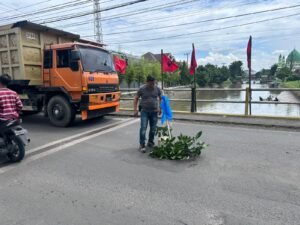 Cegah Kecelakaan, Kanitreskrim Polsek Krian Sidak Jembatan Sidowaras