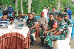 Dandim 0808/Blitar Dampingi Danrem 081/DSJ kunjungi Lokasi Sasaran Pembangunan Jembatan Gantung Di Blitar