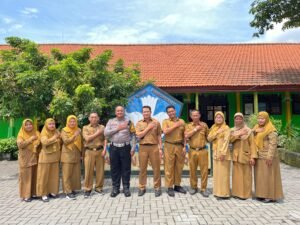 Polisi Sosialisasikan Bahaya Bullying dan Dampak Negatif Gadget di SDN 2 Tanjungsari Taman