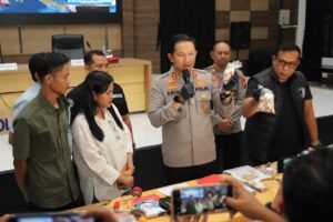 Polres Magetan Kembalikan Emas Senilai 1 Miliar, Pasca tangkap 5 Tersangka Pembobol Toko