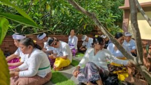 Pura Kertha Bumi Bhayangkara Gelar Ibadah Suci Tilem