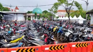 Bazar Pengambilan Barang Bukti Sepeda Motor di Mapolrestabes Surabaya