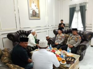 Kapolres Pasuruan Jalin Silaturahmi dengan Pengasuh Ponpes Sidogiri