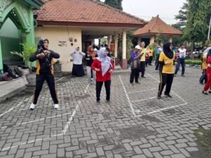 Personel Polsek Krian Ikuti Senam SKJ Bersama Forkopimka, Perkuat Sinergi dan Kebugaran Anggota