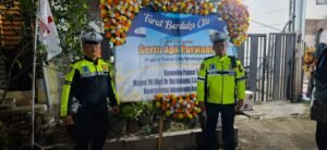 Wujud Sinergitas dan Pelayanan Humanis,Polsek Krian Laksanakan Pengamanan Pemakaman Anggota TNI