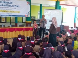 Kanit Binmas Polsek Buduran Edukasi Pelajar SD Negeri Dukuh Tengah Tentang Anti Bullying dan Bahaya Pergaulan Bebas