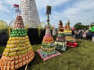 Sedengan Mijen Gelar Sedekah Tumpeng Tempe Raksasa, Meriahkan Harjasda ke-167 Sidoarjo