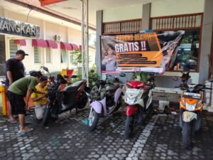 Ambil Langkah Preventif Polsek Gunung Anyar Pasang Alarm Gratis Untuk Warga