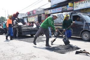 Jalan Rusak Dikebut, PUPR Sidoarjo Targetkan Rampung Sebelum Lebaran.