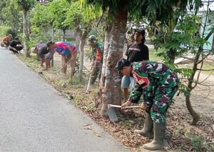 Wujudkan Lingkungan Asri, Babinsa Pakunden Ajak Warga Gotong Royong Dalam Jumat Bersih