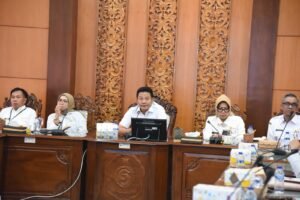 Bupati Minta Kecamatan dan Dinas PUBMSDA Sidoarjo Simultan Perbaiki Jalan Rusak