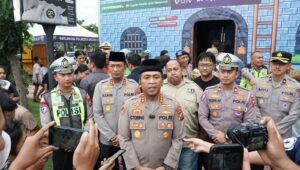 Polresta Sidoarjo bersama IJTI Bagikan Takjil untuk Masyarakat