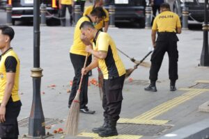 Gerakan Nasional ASRI: Polrestabes Surabaya Bersihkan Kawasan Jembatan Merah