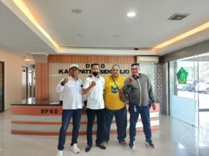 Tagih Janji Mediasi Islah Bupati-Wabup, Aliansi Peduli Sidoarjo ‘Geruduk’ Gedung Dewan
