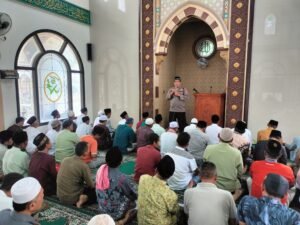 Safari Jumat Ramadhan, Satbinmas Polres Pasuruan Ajak Warga Jaga Kerukunan dan Tolak Kriminalitas
